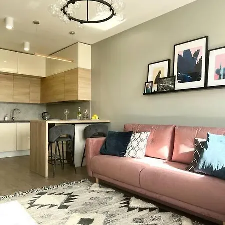 Luxury Pearl With Parking Place In Holesovice * פראג