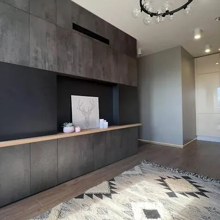 Luxury Pearl With Parking Place In Holesovice شقة *