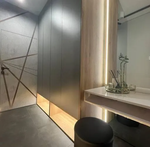 Luxury Pearl With Parking Place In Holesovice Prága