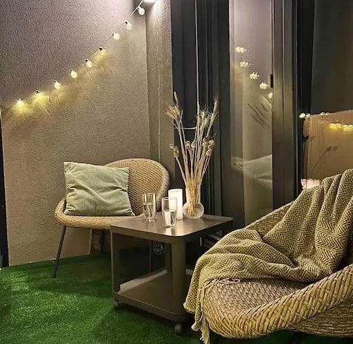 Luxury Pearl With Parking Place In Holesovice